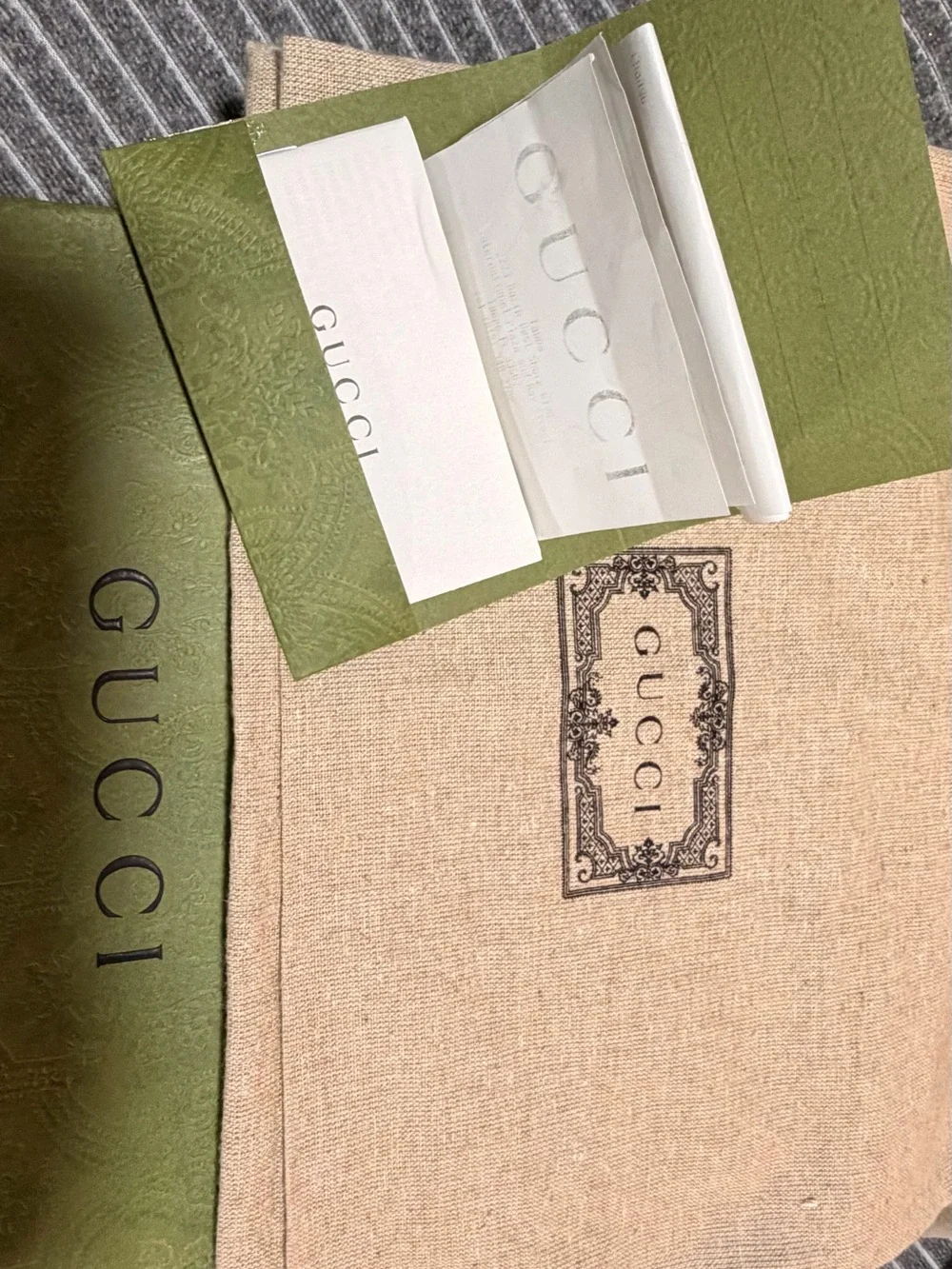 AUTHENTIC Gucci Beige GG Supreme Canvas Wristlet